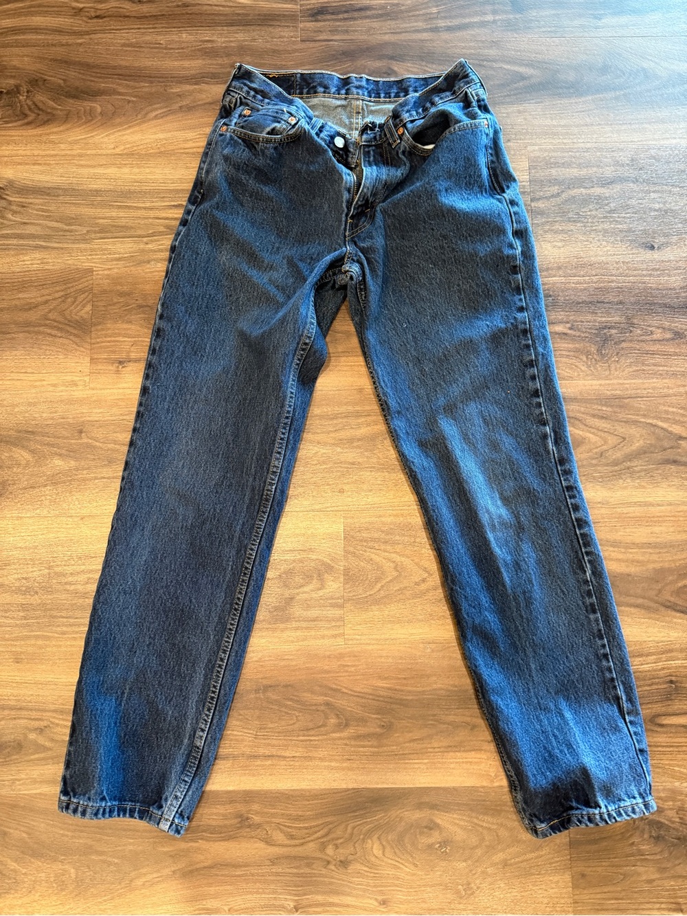 Levi's Men's 550 Size 32x34 Dark Blue Relaxed Straight Jeans. Gently used.